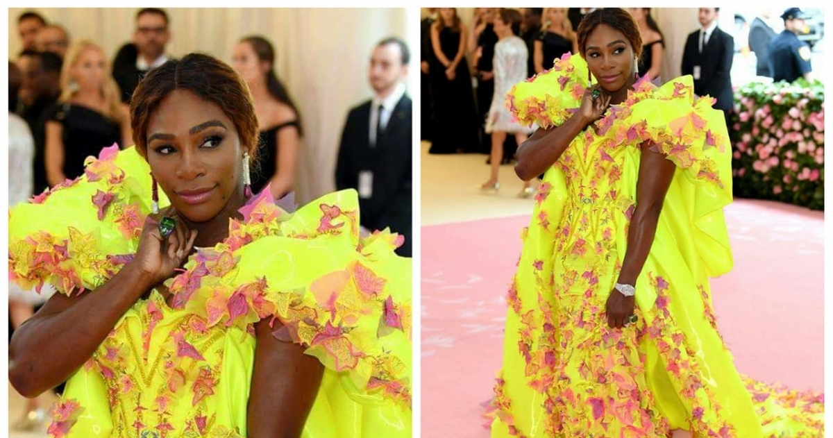 PUESTO 4: Serena Williams. Su vestido de flores en rosa y amarillo de Atelier Versace nos ha conquistado, pero el detalle que la convierte en todo un ejemplo de estilo son sus zapatillas de Nike.