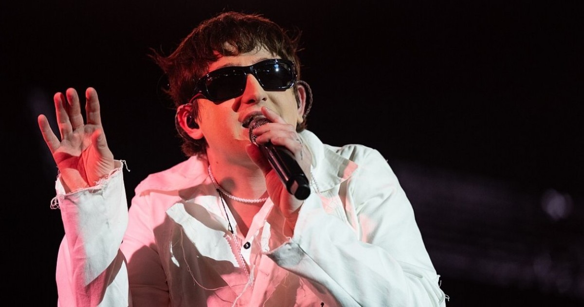 Dillom presentó “LA NUEVA VIOLENCIA”, su tercer álbum de estudio y el primer trabajo discográfico desde “Por cesárea”.