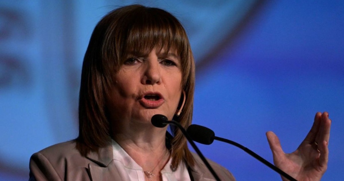 La ministra de Seguridad y candidata a senadora por la Ciudad fue abordada por una mujer que fingió saludarla, pero la acusó de ser responsable de las muertes de Santiago Maldonado y Rafael Nahuel.
