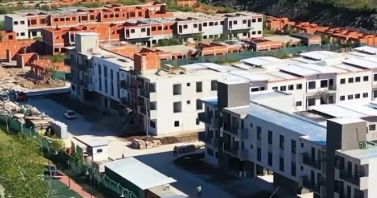 El intendente de San Fernando, Juan Andreotti, destacó el avance de las viviendas del programa Casa Propia y remarcó que las obras continúan gracias al financiamiento municipal.