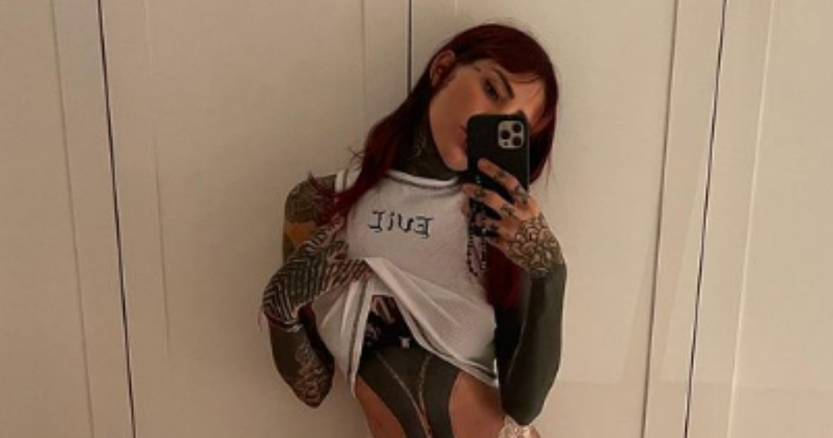 Candelaria Tinelli, beboteó ante la cámara y enamoró a sus seguidores con una producción de fotos en donde lució una colaless de encaje.
