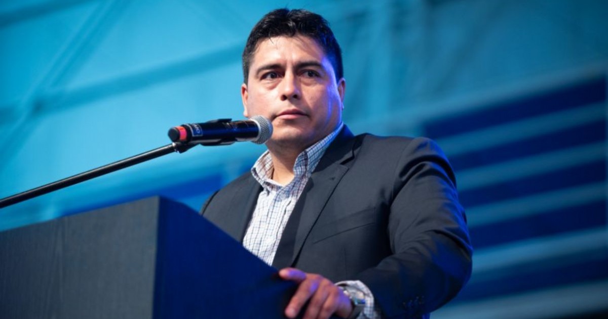 La provincia enfrenta una fuerte caída de ingresos y el gobierno de Claudio Vidal confirmó el pago en dos tramos para estatales.