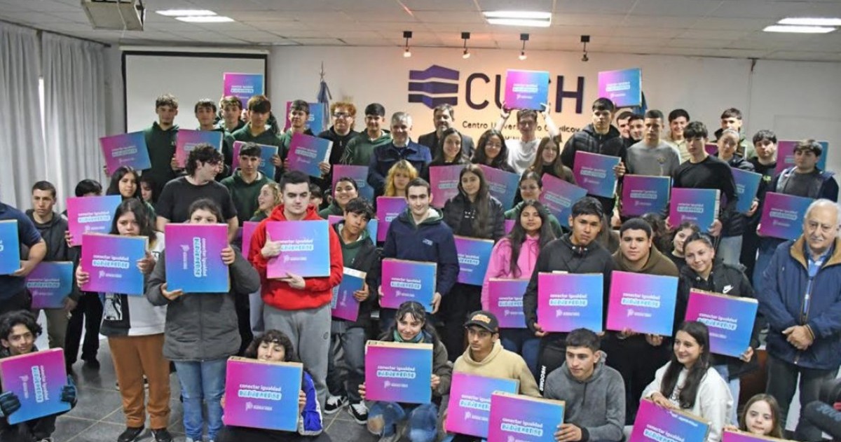 Guillermo Britos recibió al ministro Carlos Bianco en el Centro Universitario Chivilcoy, donde destacaron las obras financiadas por la Provincia y el crecimiento de la oferta académica.