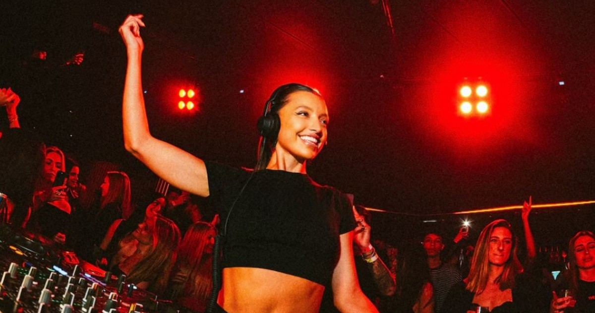 Cande Gariso construyó su carrera entre Córdoba, Madrid e Ibiza y logró convertirse en una de las DJs argentinas con mayor proyección internacional dentro de la escena urbana.