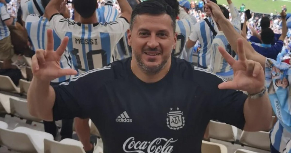 Emiliano Coroniti realizó un fuerte descargo contra Manuel Adorni durante una transmisión en vivo y cuestionó su patrimonio, sus actitudes públicas y el comportamiento del oficialismo.