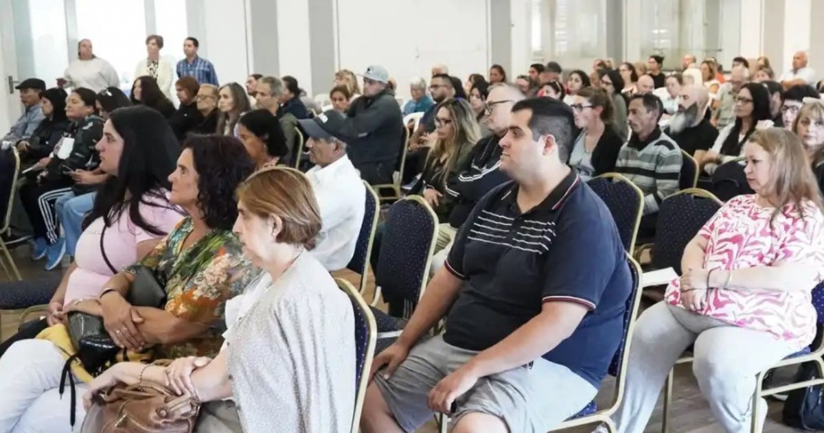El acto fue encabezado por el intendente Arturo Rojas junto a un funcionario de la Provincia y marcó un paso clave para vecinos de distintos barrios.
