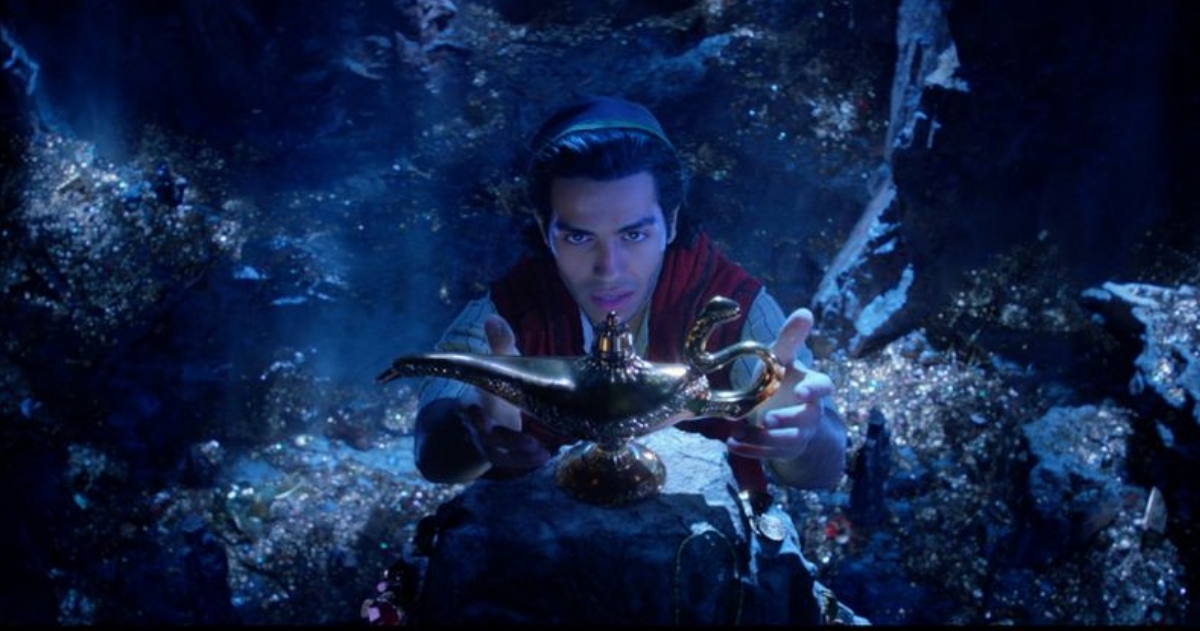 ALADDIN.

¿De qué va? Es la versión ‘live action’ de la película de Disney de 1993. En el filme original, que transcurría en Agrabah, el protagonista era Aladdin, un joven que sobrevivía robando en un zoco con la ayuda de su mono y amigo