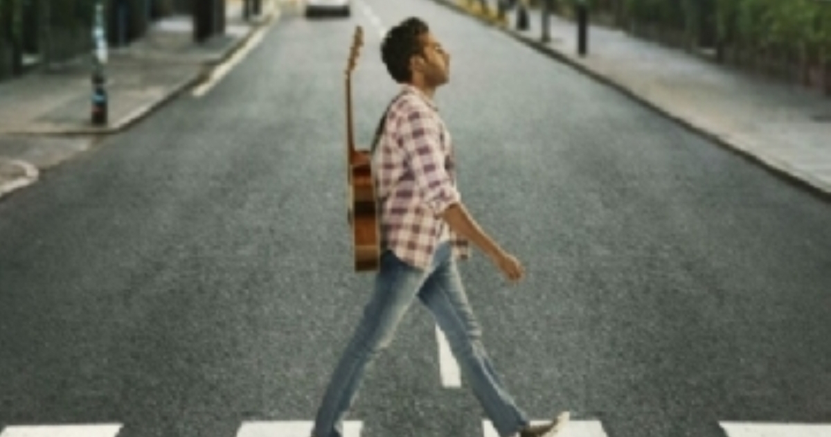 YESTERDAY.

¿De qué va? Jack, un músico que lucha por hacerse un hueco en la industria, descubre que es la única persona en el mundo que es capaz de recordar a los Beatles y trazará un plan para sacar provecho de la situación. De la noche