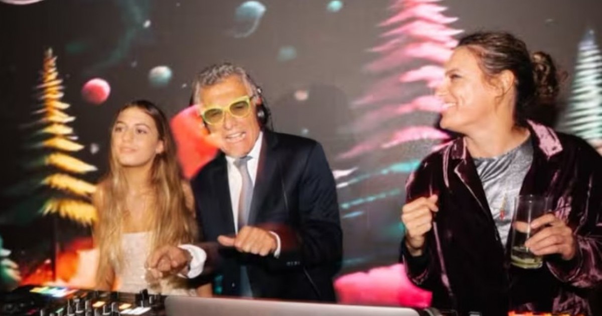 Mauricio Macri compartió distintos momentos de la fiesta de 15 años de su hija Antonia Macri, entre ellos el tradicional baile que protagonizaron durante la celebración.
