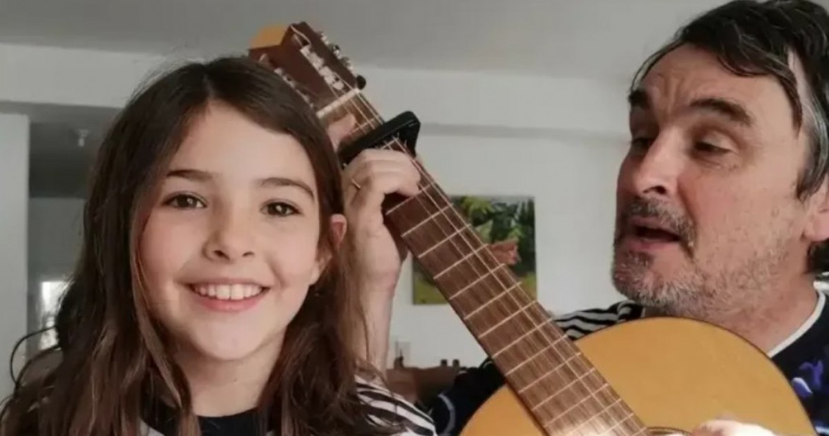 El payador Pedro Saubidet y su hija Paula, de apenas ocho años, interpretaron una versión dedicada a la Selección argentina desde un campo cercano a Toay, en La Pampa.