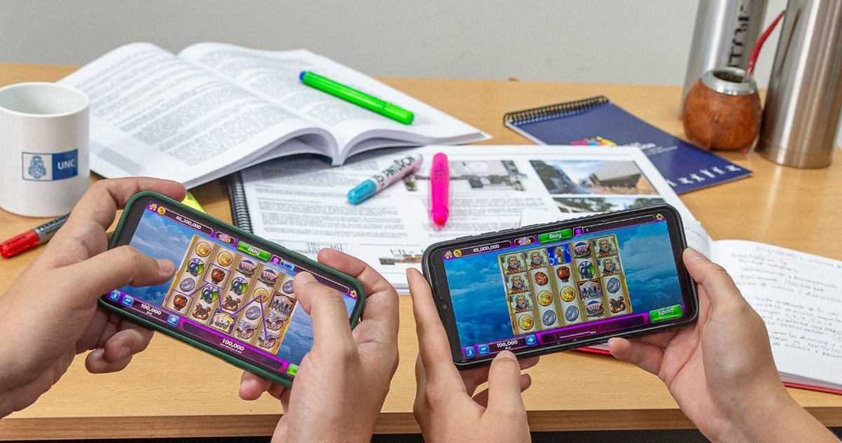 La Lotería de Santa Fe denunció un crecimiento descontrolado del juego online entre menores, con más de 40 mil apuestas ilegales detectadas en plataformas clandestinas.