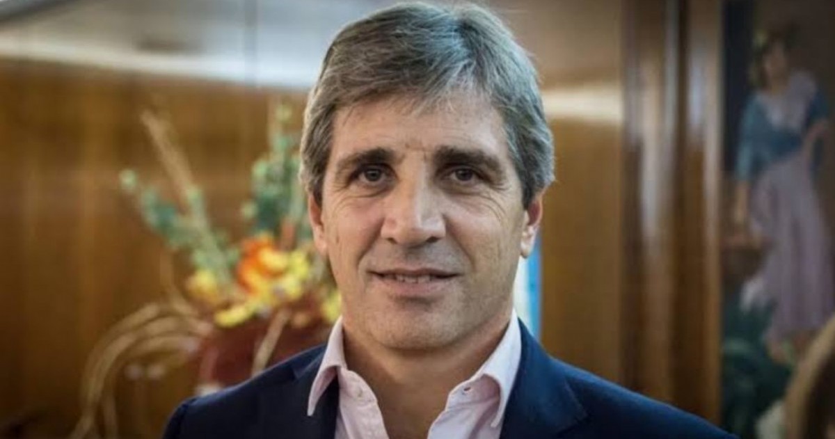 Luis "Toto" Caputo, ministro de Economía, aseguró que el consumo masivo se encuentra en niveles récord y vinculó ese escenario con la recuperación de la actividad económica.