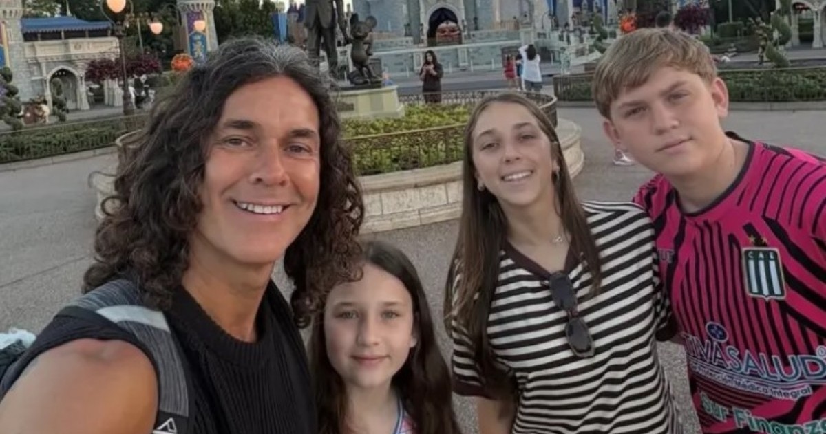 Mariano Martínez compartió parte de sus vacaciones en Disney junto a Olivia, Milo y Alma, sus tres hijos.