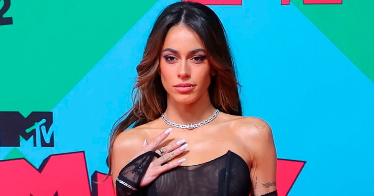 La artista lanzó el teaser de su nuevo single y desató una ola de teorías. Los fans aseguran que el tema relata el reencuentro con su ex, Rodrigo De Paul, durante el casamiento de Oriana Sabatini y Paulo Dybala.