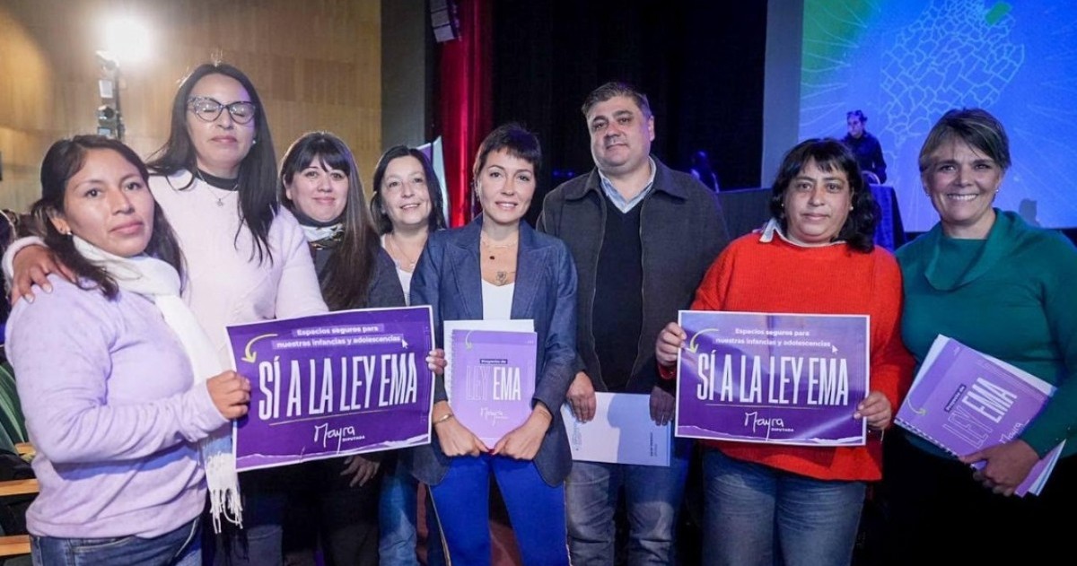 Mayra Mendoza participó del relanzamiento del programa QuilmESI en Entornos Digitales, donde presentó los alcances del proyecto de Ley Ema junto a Laura Sánchez, madre de Ema Bondaruk.