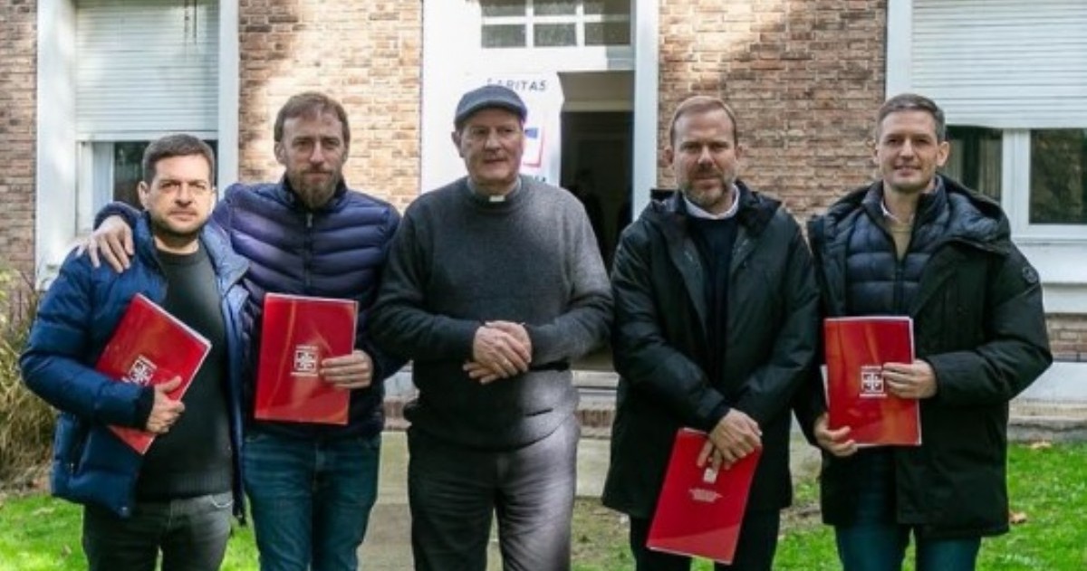 Federico Otermín asistió a un encuentro organizado por Cáritas Diocesana de Lomas de Zamora junto al obispo Jorge Lugones en la ciudad de Adrogué.
