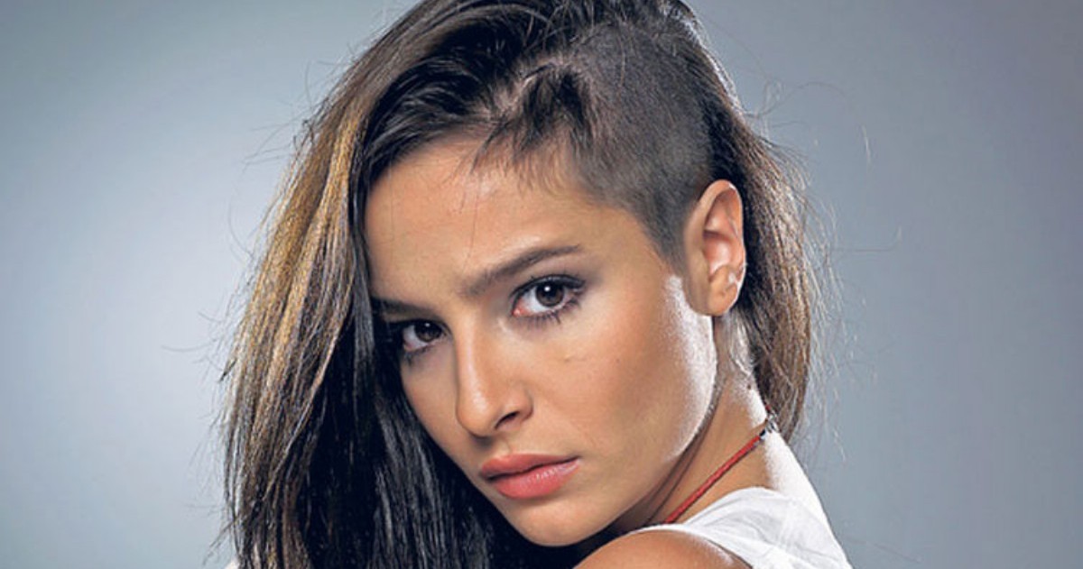 Durante el recital en el Movistar Arena, el cantante le arrojó una rosa roja desde el escenario a la actriz argentina. Luego, fue vista entrando al mismo hotel donde se alojaba el músico.