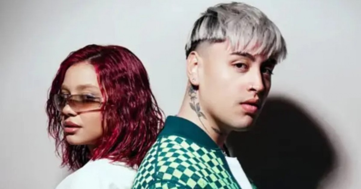 La artista habló sin filtros en un podcast y acusó a la influencer de haber sido la tercera en discordia durante su relación con el cantante, desatando un nuevo escándalo en la escena urbana.