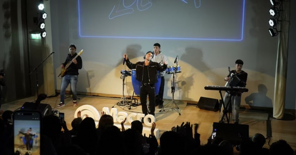 Luck Ra fue el encargado de cerrar con un recital en vivo la presentación de la nueva propuesta de entretenimiento de Banco Macro en Torre Macro.