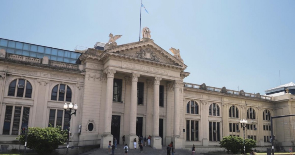 Franco Bartolacci, rector de la Universidad Nacional de Rosario, destacó el crecimiento del programa Regresar, una herramienta creada para facilitar el regreso de estudiantes que abandonaron sus estudios universitarios.