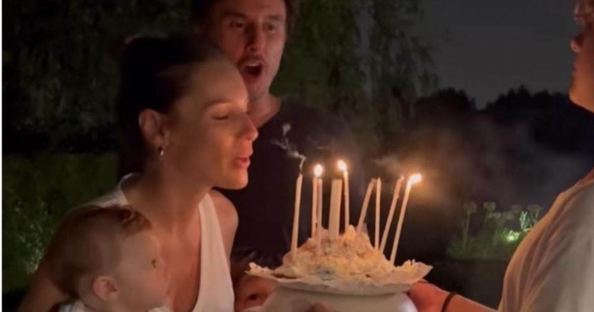 En tanto que se filtró que Pampita planea viajar a Cancún en unos días, junto a Roberto, para hospedarse en el mismo resort donde le gritó al mundo que iba a ser mamá de Anita hace un año.
