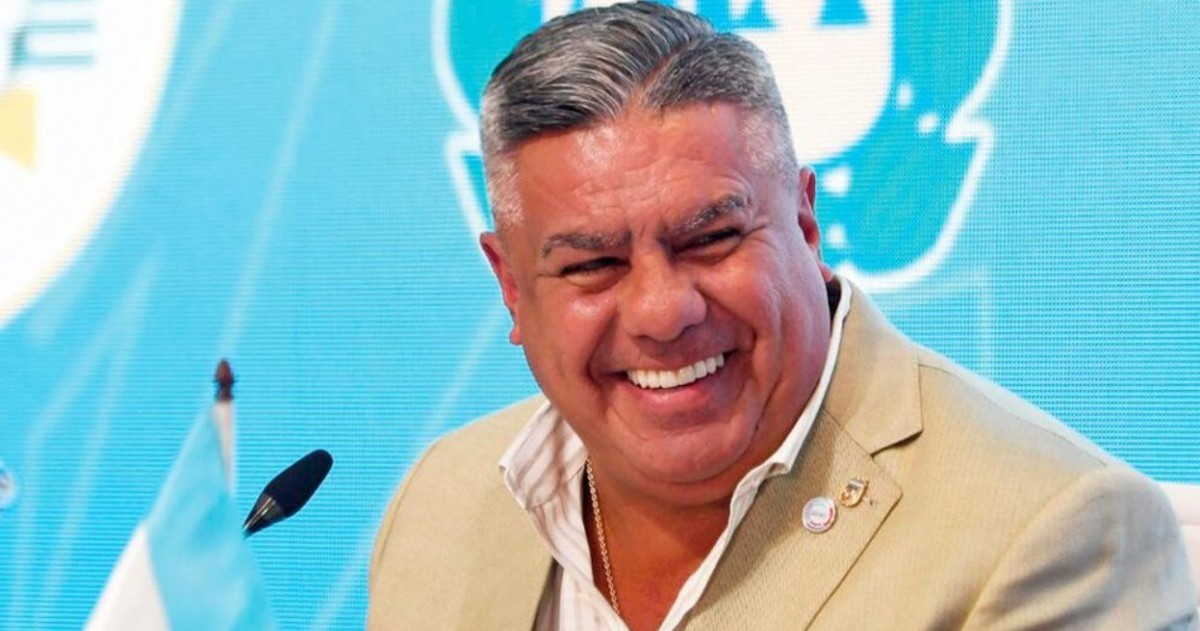 El presidente de la AFA informó un elevado nivel de ingresos por sus cargos en Conmebol y Ceamse. A pesar de tener siete propiedades y autos valuados en millones, sostuvo que él y su familia no poseen dinero en efectivo ni en cuentas bancarias.