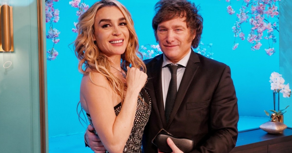 El Presidente encabezará el 3 de septiembre un acto en la provincia de Buenos Aires, antes de emprender un nuevo viaje a Los Ángeles y Las Vegas. Allí, además de reuniones privadas, asistirá al show de su ex pareja.