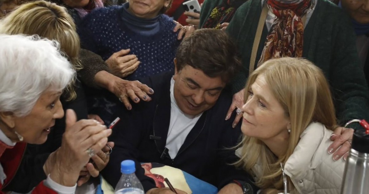 El intendente compartió un almuerzo con centros de jubilados junto a Verónica Magario y criticó duramente el ajuste del Gobierno nacional.