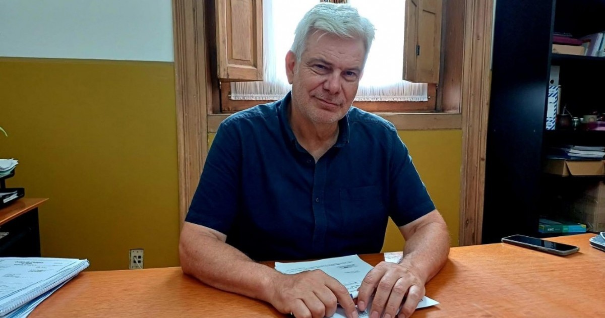 El director de Gobierno de Chivilcoy, Hugo Kübler, salió a respaldar públicamente la gestión del intendente Guillermo Britos tras la difusión de una encuesta política.