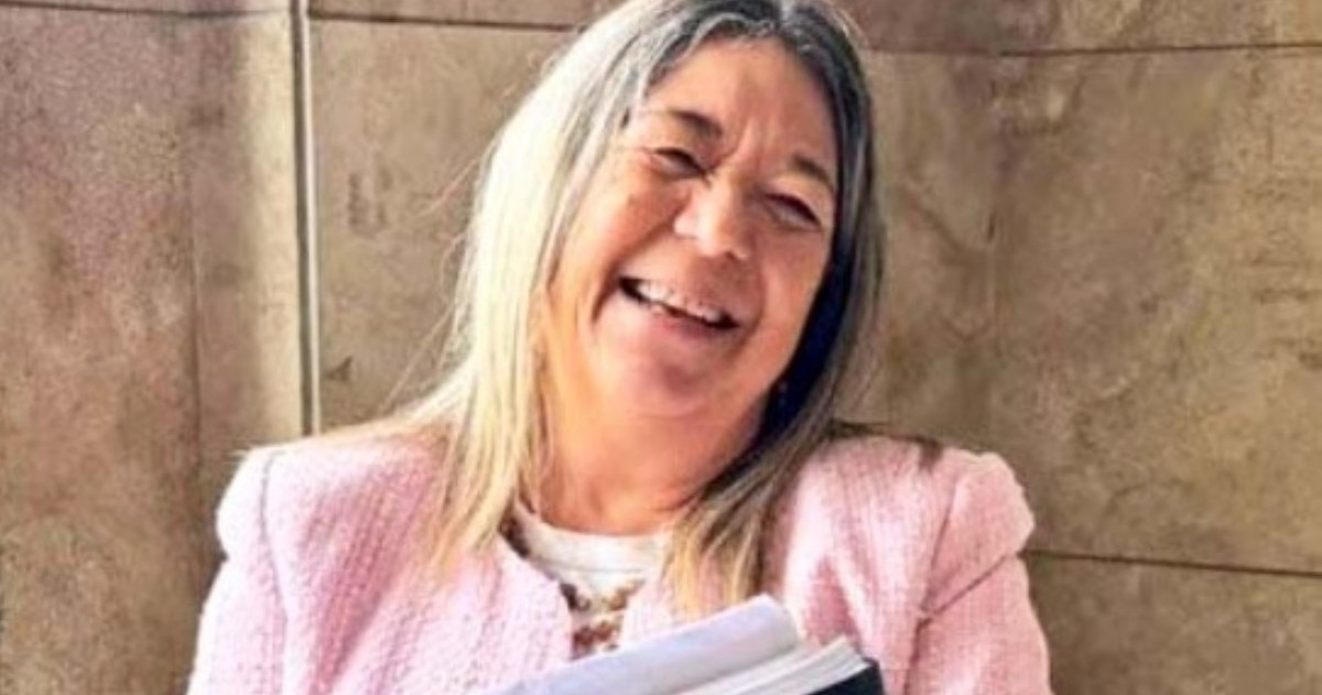 La notaria que intervino en las compras del vocero presidencial afirmó que durante años no registró operaciones previas y sumó definiciones sobre el origen de los fondos que abrieron cuestionamientos de ex autoridades de la UIF.