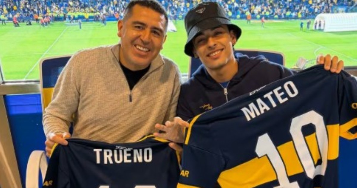 El rapero compartió su visita a la cancha de Boca con Teresa Prettel, pero usuarios lo cuestionaron por “posar de barrio” desde un palco.