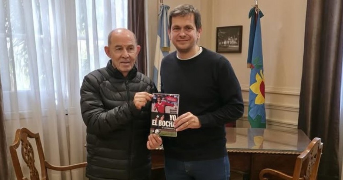 Ricardo Bochini visitó Zárate y mantuvo un encuentro con el intendente Marcelo Matzkin para avanzar en propuestas relacionadas con el deporte social.