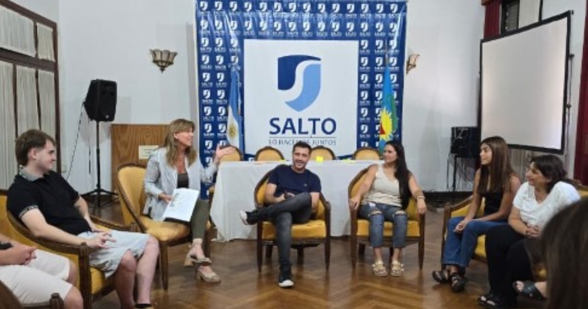 La iniciativa permitió que universitarios y terciarios realicen prácticas en distintas áreas municipales para complementar su formación académica con experiencia laboral concreta.