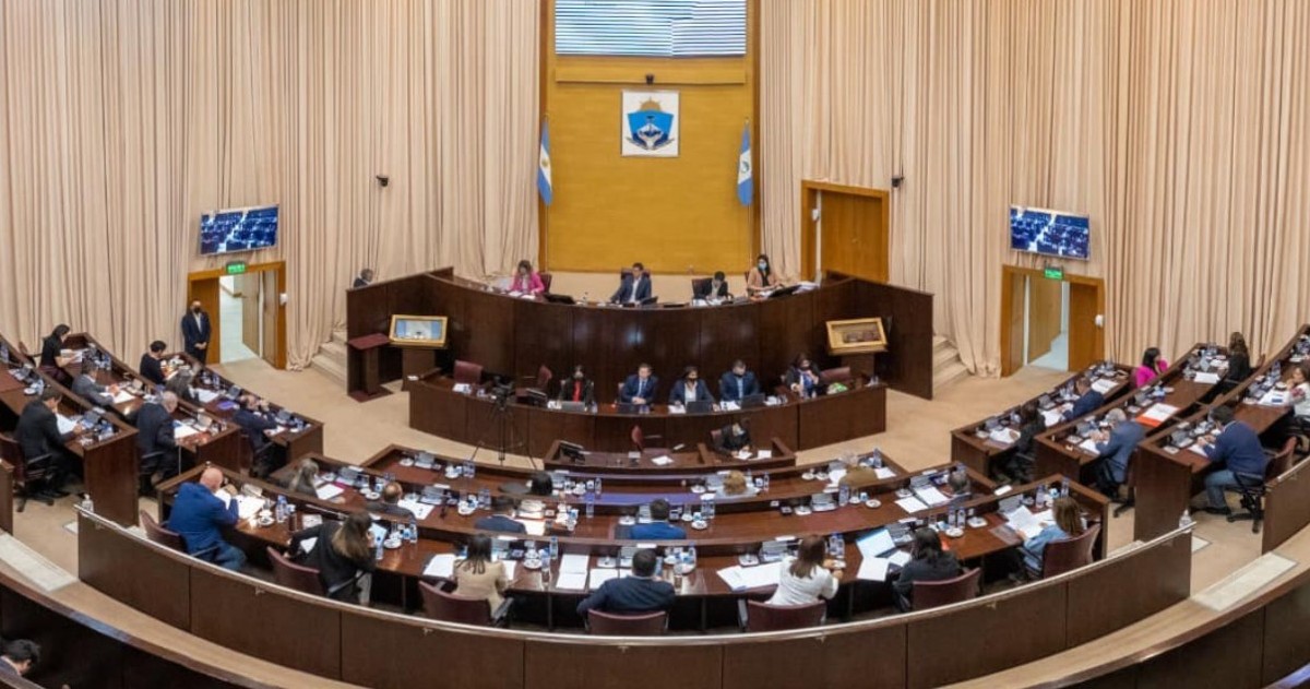 La Legislatura de Neuquén aprobó por 30 votos positivos y dos negativos el protocolo para realizar narcotest periódicos a diputados provinciales.