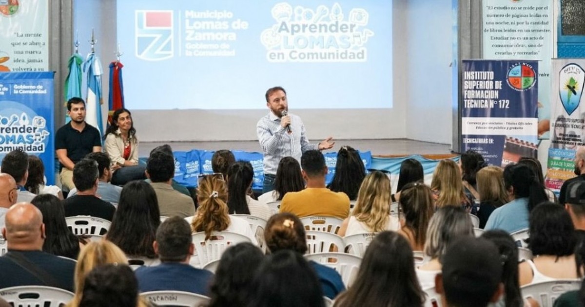 El intendente Federico Otermín anunció que desde 2026 los vecinos podrán cursar la Tecnicatura en Desarrollo de Software.