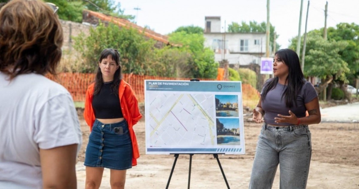 La intendenta interina Eva Mieri supervisó los trabajos que forman parte del plan de pavimentación del municipio, ejecutado con fondos 100 por ciento municipales y enfocado en calles históricamente postergadas.