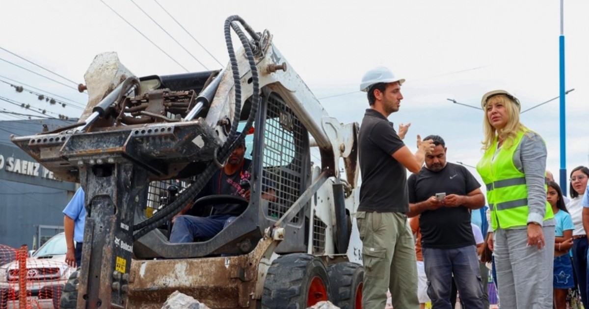 La intendenta de la capital puso en marcha la segunda etapa de obras viales con múltiples frentes simultáneos y defendió su gestión ante críticas opositoras, en medio del debate por la reforma laboral y la situación económica.