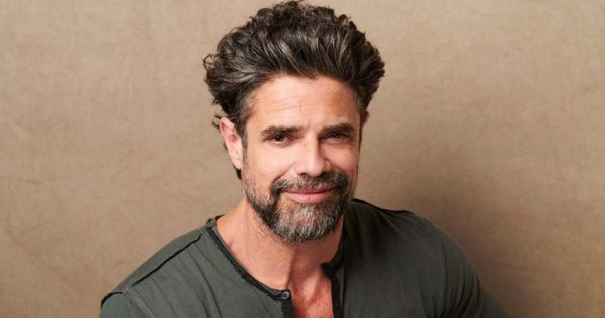 La imagen fue compartida en redes sociales y muestra al actor realizando actividad física dentro del establecimiento donde inició un proceso de recuperación personal tras semanas de exposición mediática.