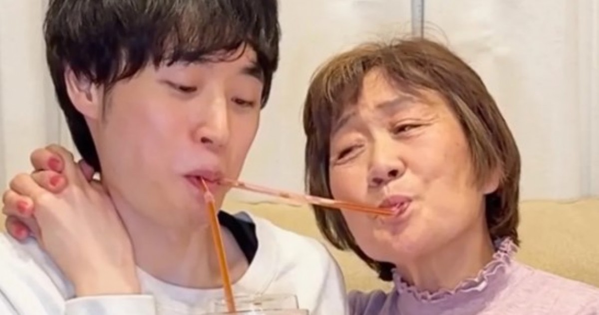 Kofu, universitario en Japón, inició una relación con Aiko, de 83 años, tras conocerse en la casa de una amiga. Hoy viven juntos, cuentan con apoyo familiar y su historia se volvió viral en redes.