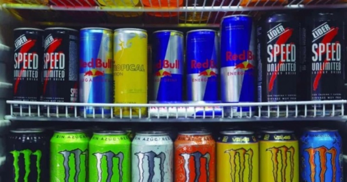 Marcas como Red Bull, Monster Energy y Speed lideran un mercado en expansión. Especialistas señalan riesgos por altas dosis de cafeína y falta de controles.