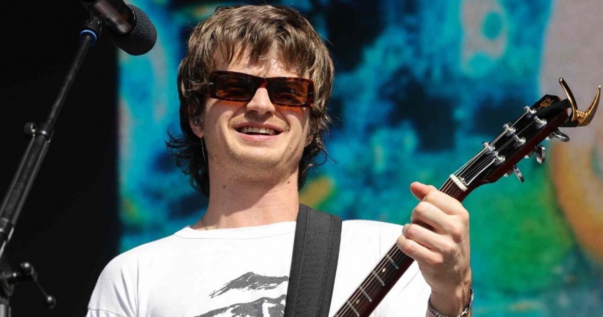 Tras más de dos meses liderando el ranking global, la cantante estadounidense dejó la cima y el primer puesto pasó a manos del proyecto liderado por Joe Keery.