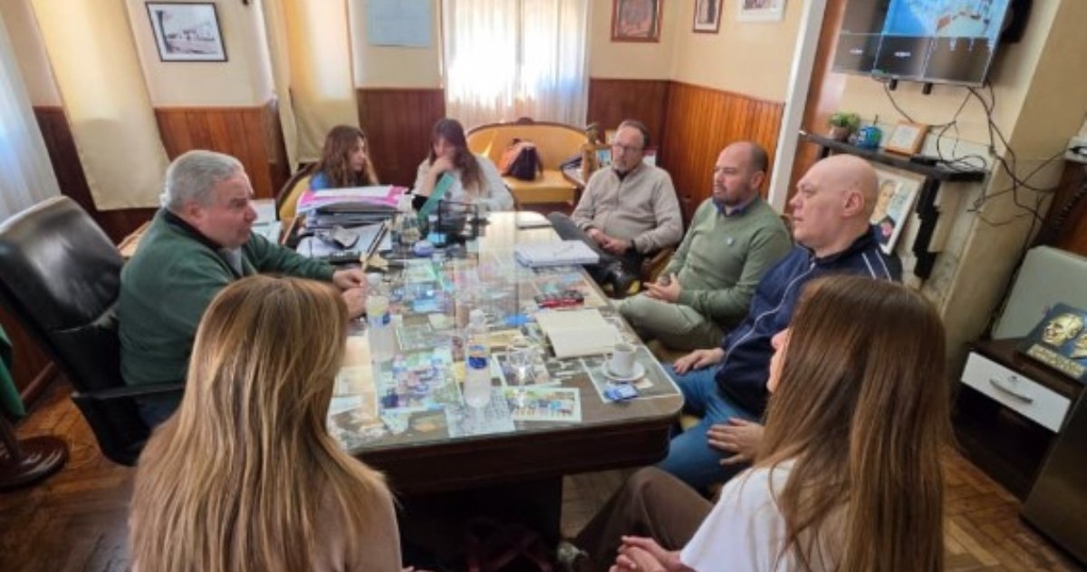 El intendente de Salto, Ricardo Alessandro, participó junto al director provincial de Educación Técnico Profesional, Ricardo De Gisi, de una mesa de trabajo para avanzar en la creación de la Escuela de Educación Secundaria Técnica N° 2.