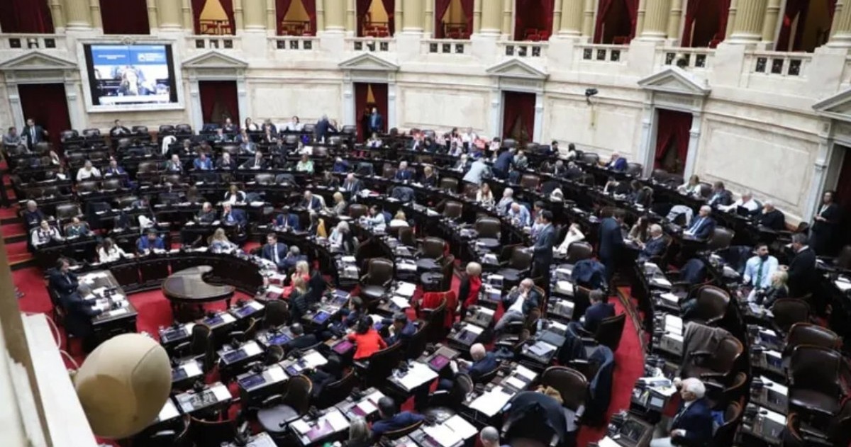 En una elección polarizada y voto a voto, el oficialismo libertario obtuvo 17 de las 35 bancas en disputa, superando por una al bloque peronista de Fuerza Patria.