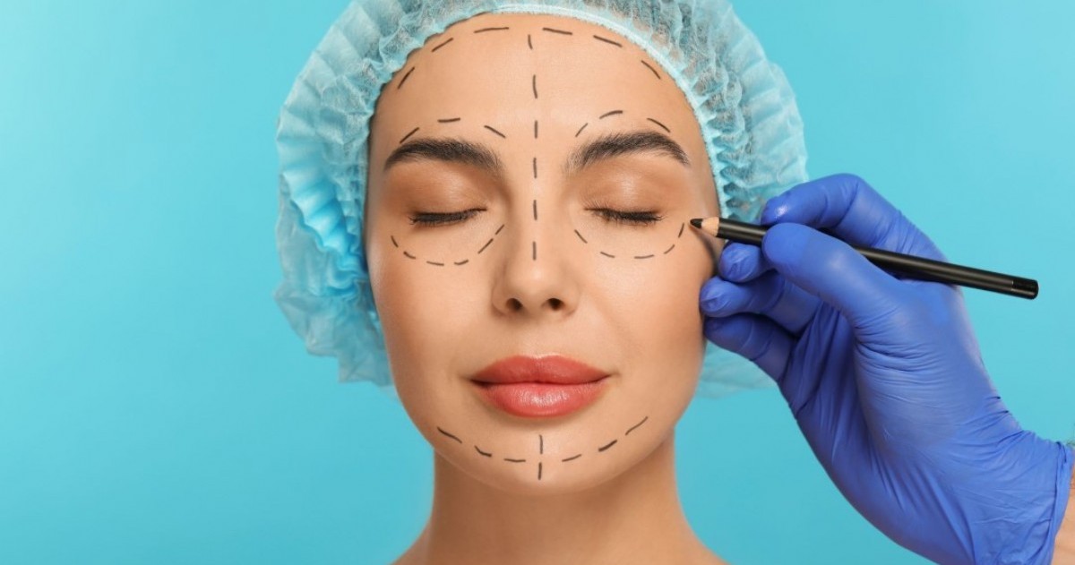 La joven compartió el resultado del procedimiento en un video que se viralizó rápidamente.