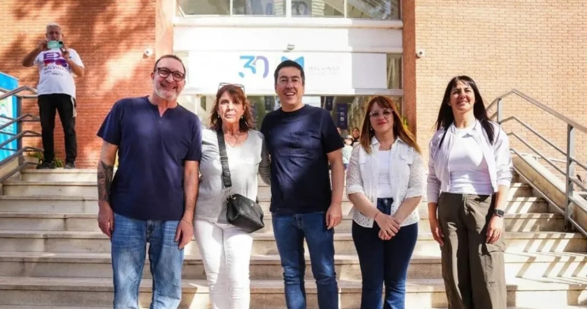 La exposición reunió a instituciones sociales, colectivos comunitarios y vecinos en una jornada que combinó cultura, deporte y arte.