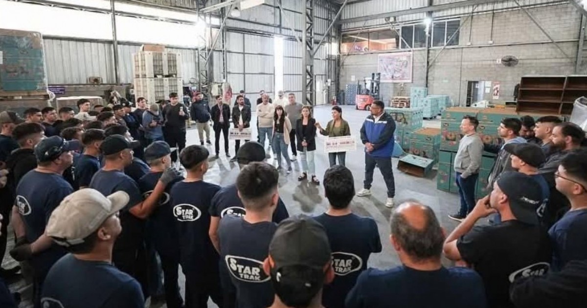 La intendenta de Quilmes y la diputada nacional visitaron la fábrica Renania, junto a representantes de la UOM, para dialogar con trabajadores y autoridades.