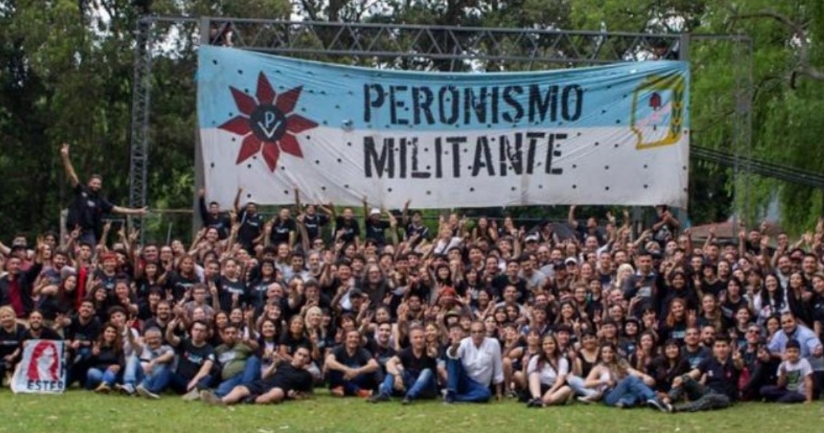 El texto reflexiona sobre la relación del pueblo con el peronismo, el perdón político y la memoria colectiva, en un contexto de crisis y desilusión.