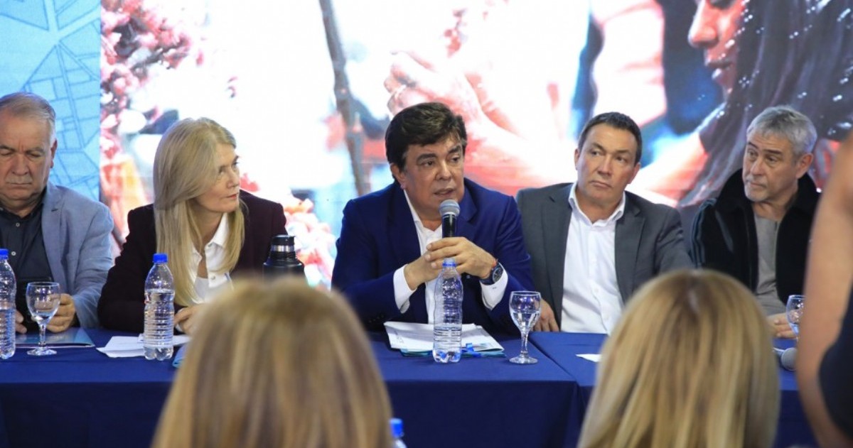 El intendente de La Matanza, Fernando Espinoza, renovó su mandato como presidente de la Federación Argentina de Municipios y encabezó el reclamo de más de 500 jefes comunales contra las políticas económicas del Gobierno de Javier Milei.