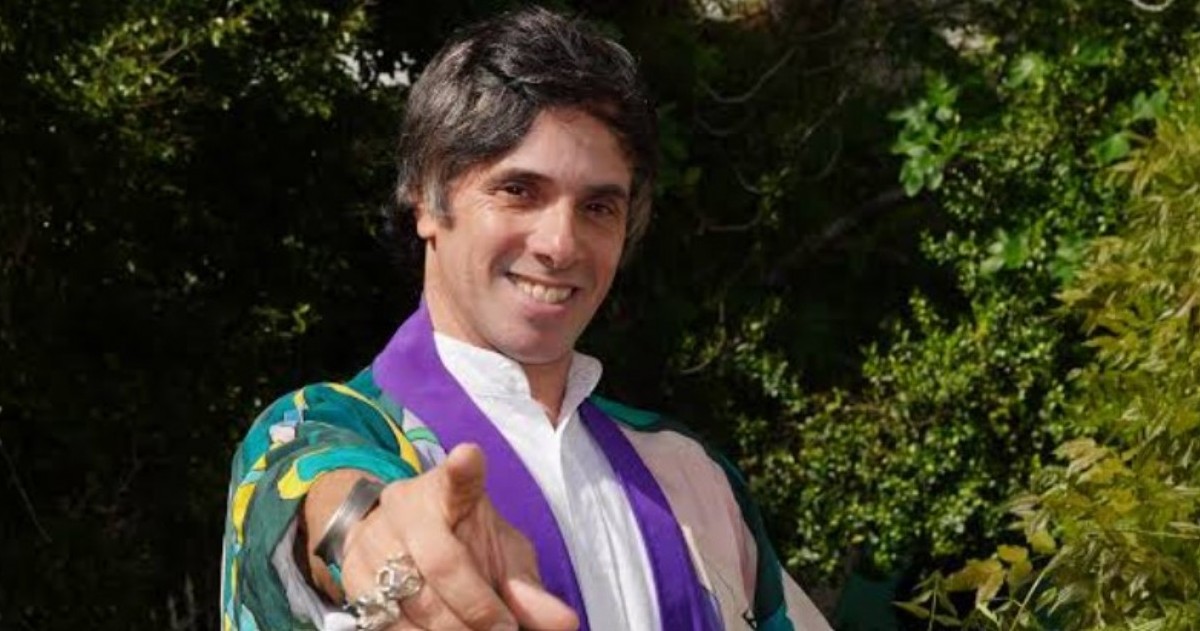 El periodista y conductor Robertito Funes Ugarte cuestionó la decisión de Telefe de modificar su relación laboral después de casi nueve años como empleado registrado y aseguró que continúa negociando las condiciones de su salida de esa modalidad.