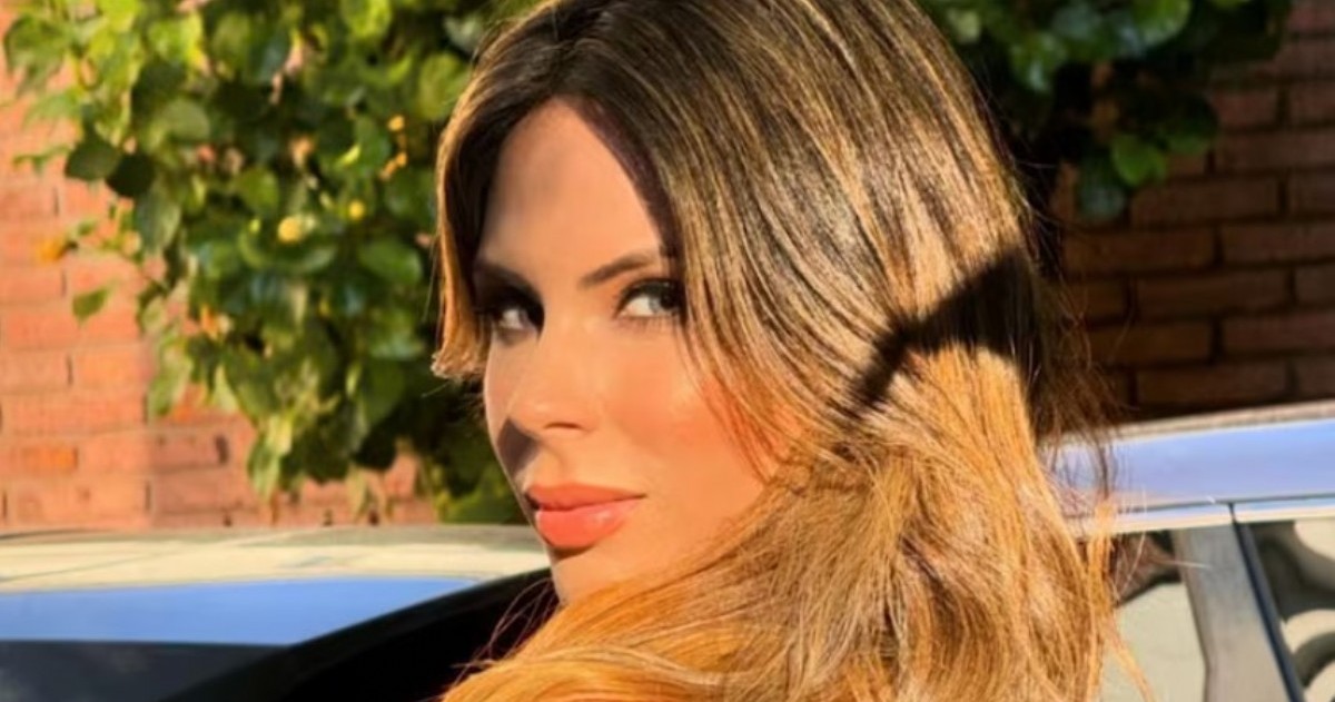 La modelo explicó que el diseño del calzado tiene efecto gastado y compartió una imagen para respaldar su respuesta.